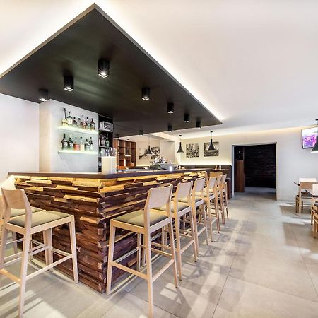 Laguna Hotel & Restaurant Primda Bagian luar foto